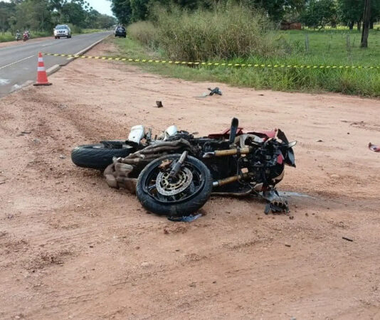 Batida violenta entre moto esportiva e carro mata motociclista na MS-141