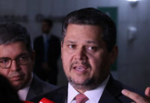 Alcolumbre envia PEC do fim da escala 6×1 para CCJ do Senado