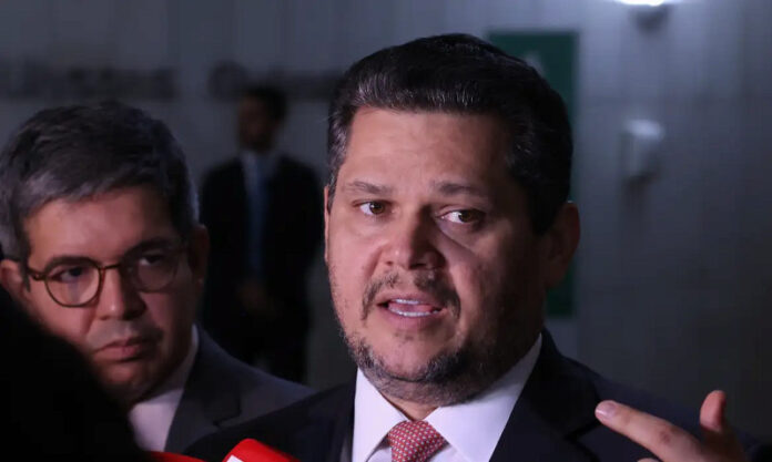 Alcolumbre envia PEC do fim da escala 6×1 para CCJ do Senado_6a8b76cd24282.jpeg