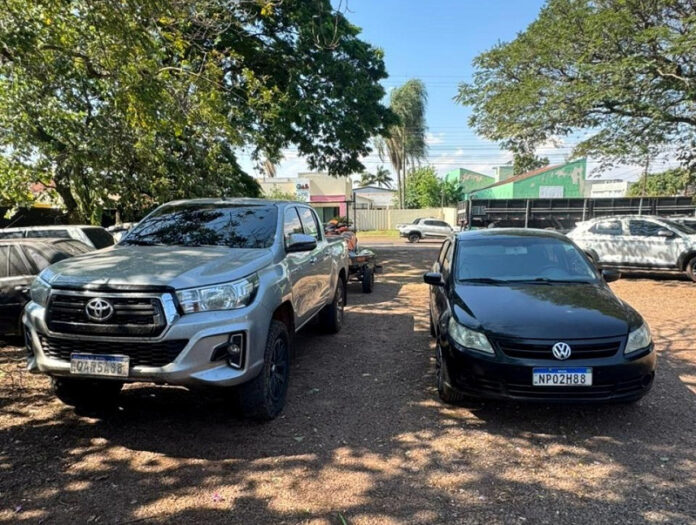 Assaltantes que roubaram muambeiros usando Hilux são presos em flagrante_6a920e15f2131.jpeg