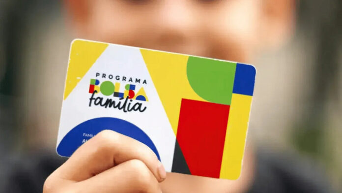 Beneficiários com NIS de final 4 recebem Bolsa Família de agosto_6a88d301f3099.jpeg