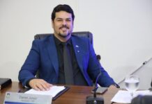 Daniel Junior comemora troca de lâmpadas no Jardim Colibri