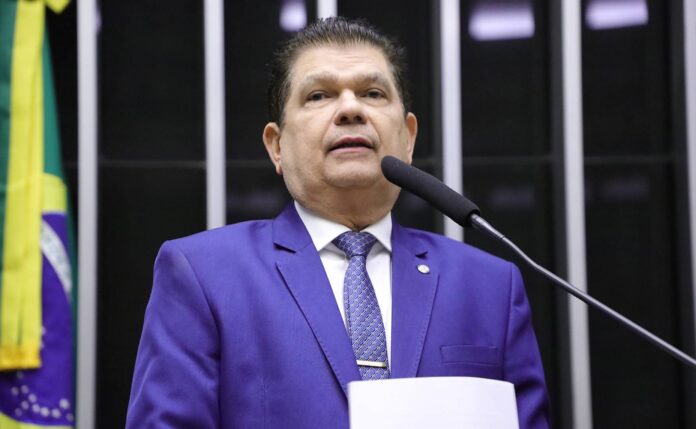 Lula pede que deputado deixe função de vice-líder do governo_6a872e3d32766.jpeg