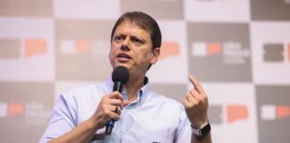 Tarcísio vence no 1º turno em SP, diz Real Time Big Data